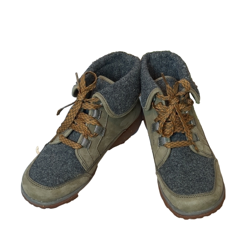 Chaco hiking boots size 6.5